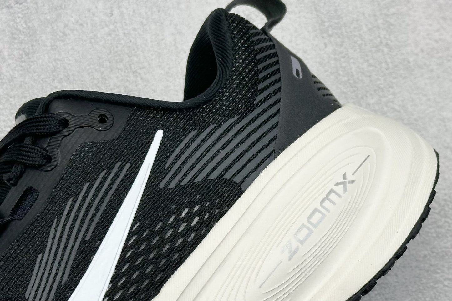 Nike Vomero 18 Black Summit White Coconut Mil