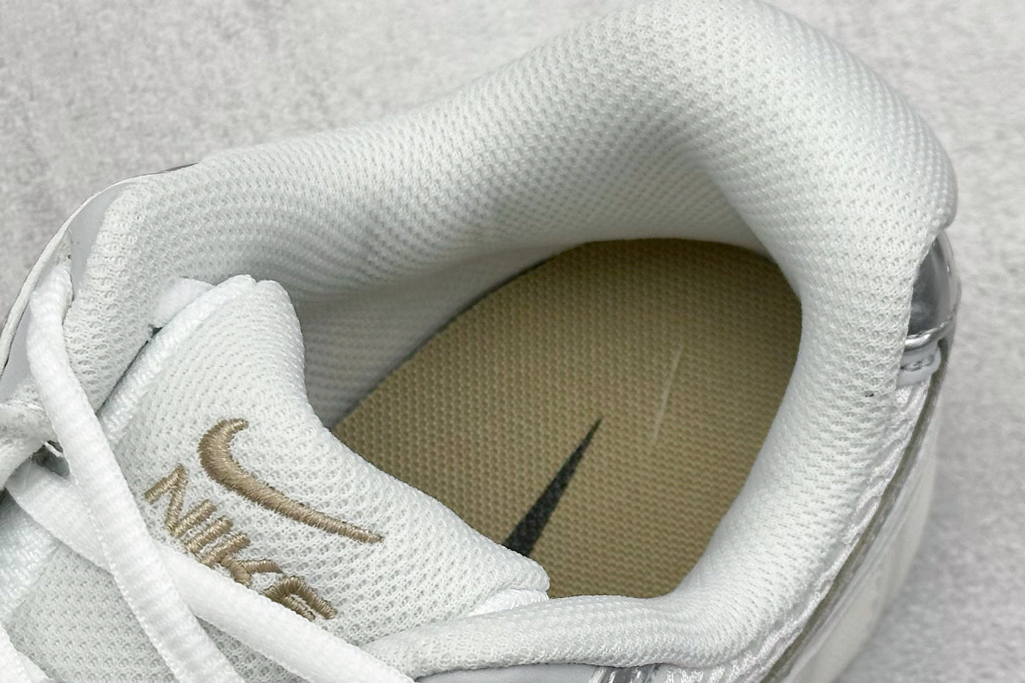 Nike V5 RNR White & Parachute Beige