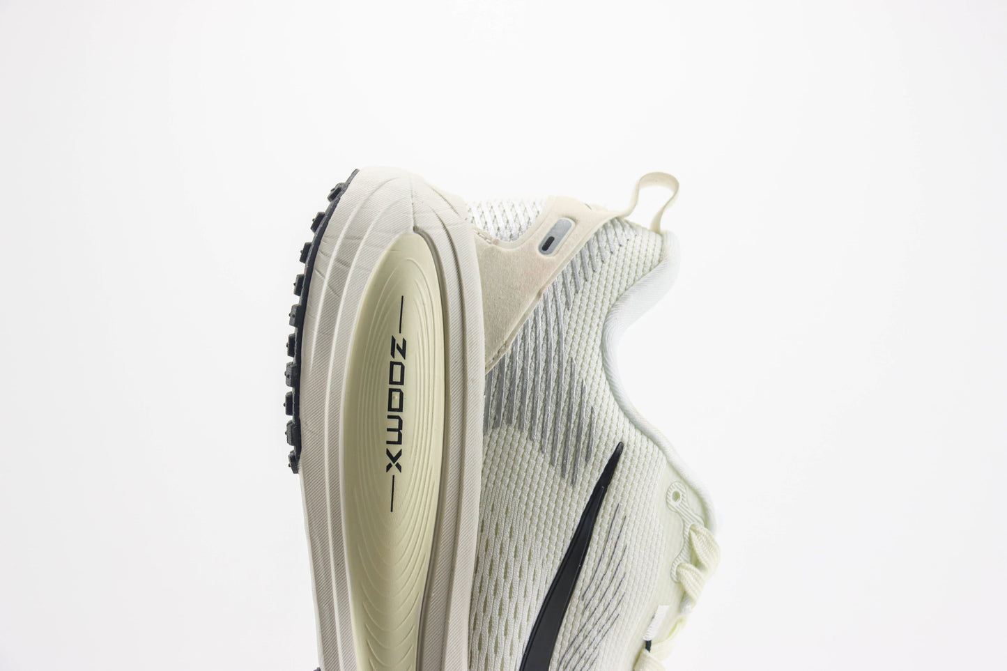 Nike Vomero 18 Coconut Milk