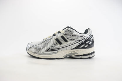 New Balance 1906R Silver Metallic Black
