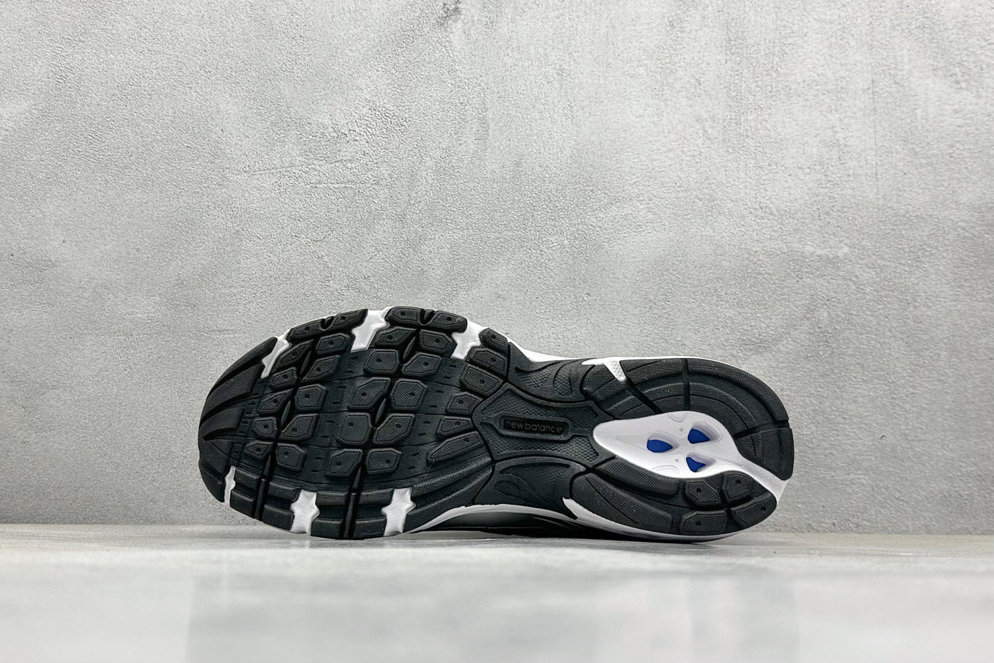 New Balance 740 White & Navy