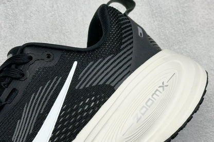 Nike Vomero 18 Black Summit White Coconut Mil