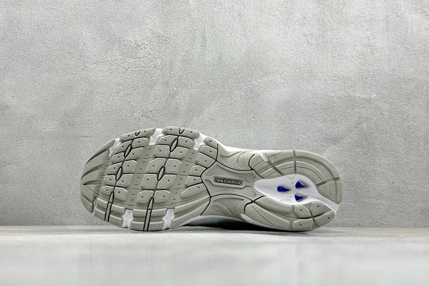 New Balance 740 White & Silver Metallic