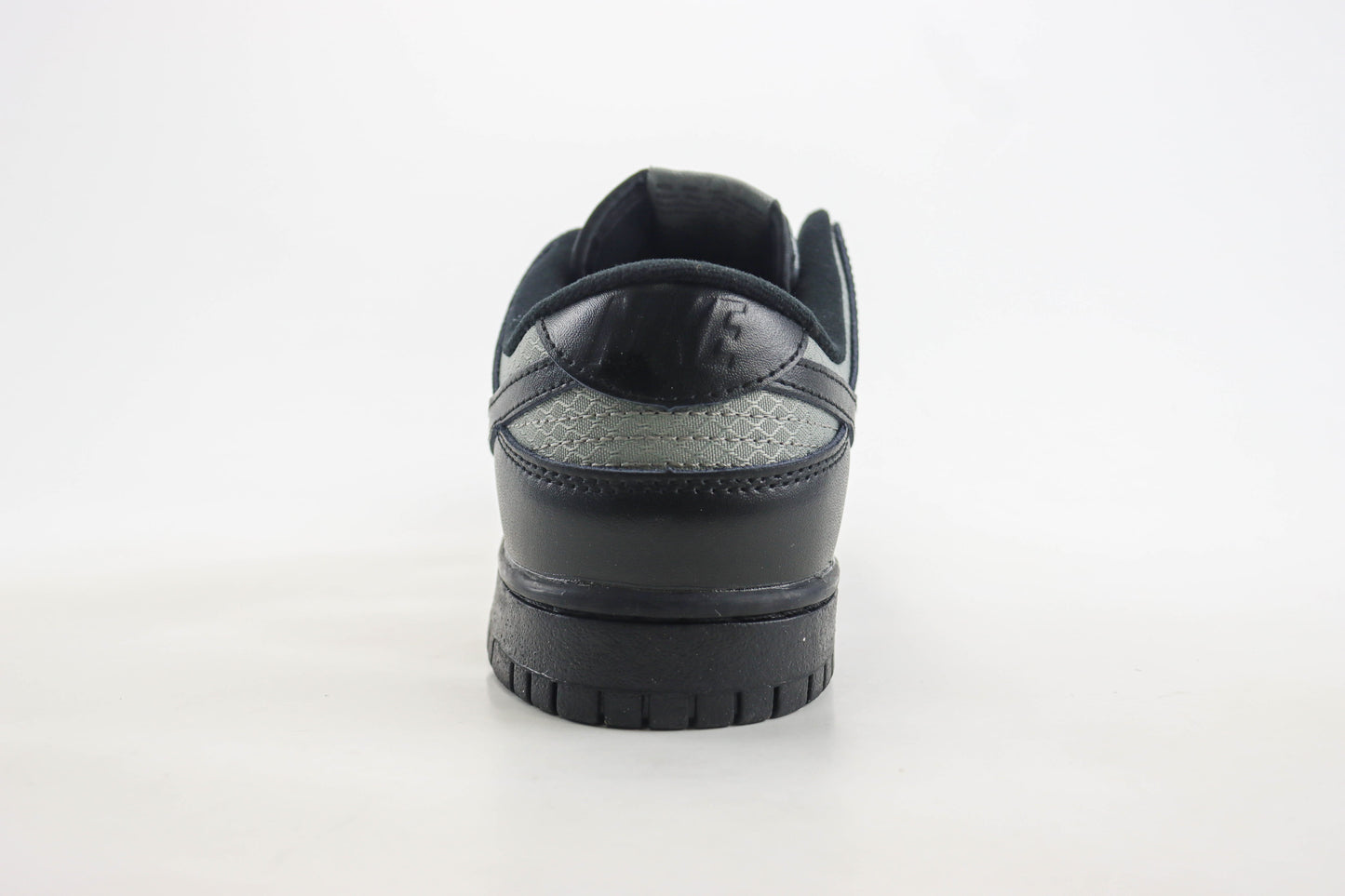 Nike Dunk Low SE Off Noir Smoke Grey