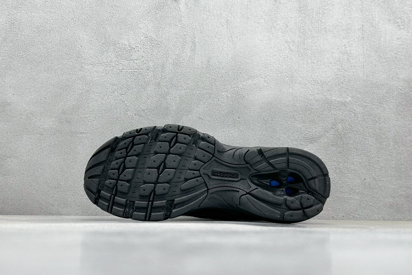New Balance 740 Black Metallic