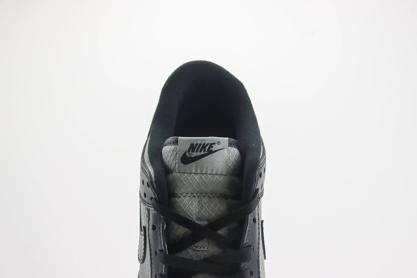 Nike Dunk Low SE Off Noir Smoke Grey