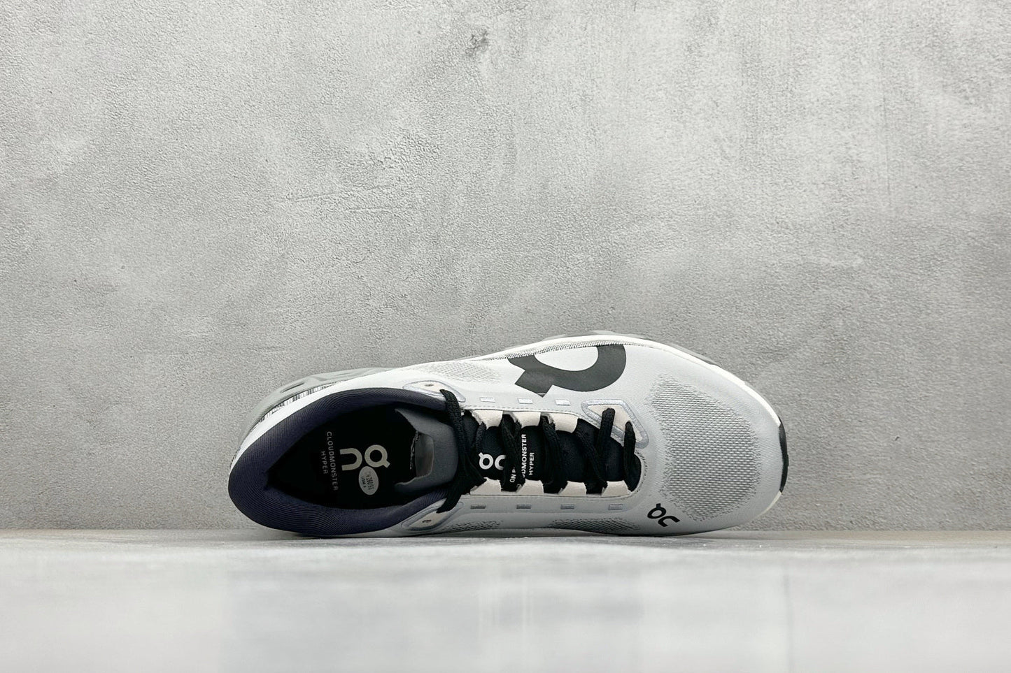 On Running Cloudmonster Hyper Glacier Ivory