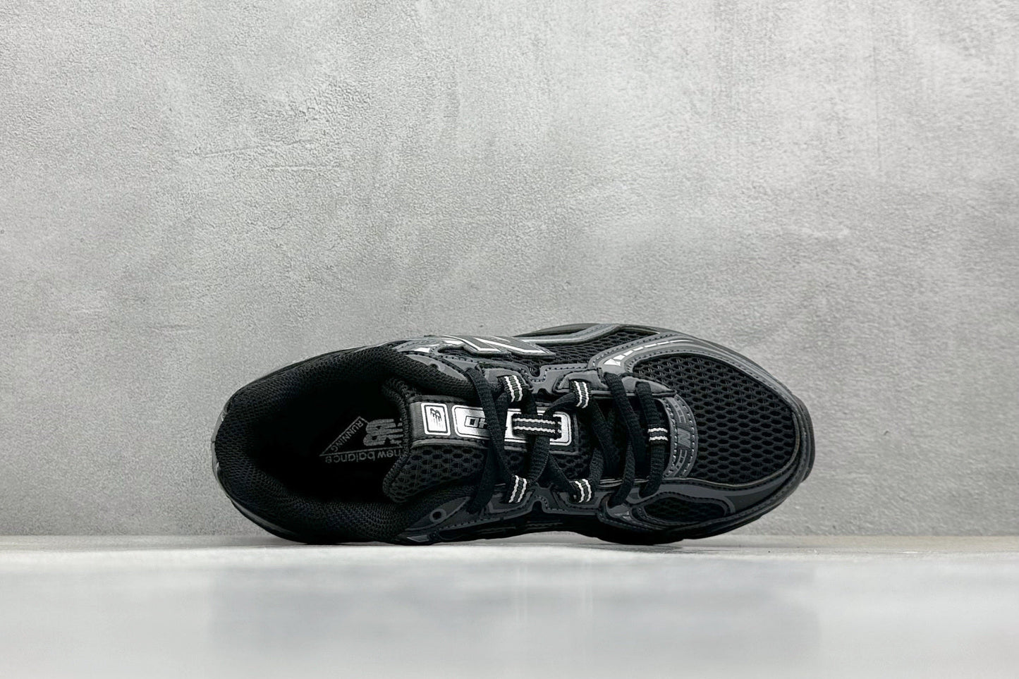 New Balance 740 Black Metallic