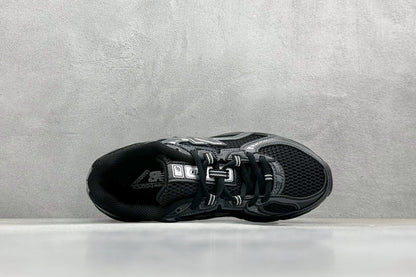 New Balance 740 Black Metallic