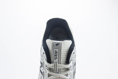 New Balance 740 White & Silver