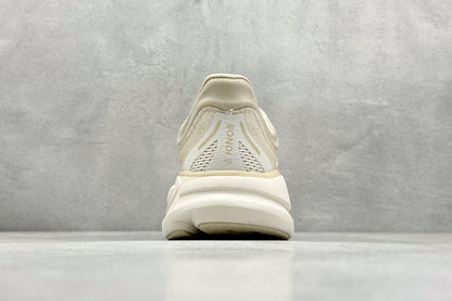 HOKA ONE ONE Bondi 9 Oatmeal Oat Milk