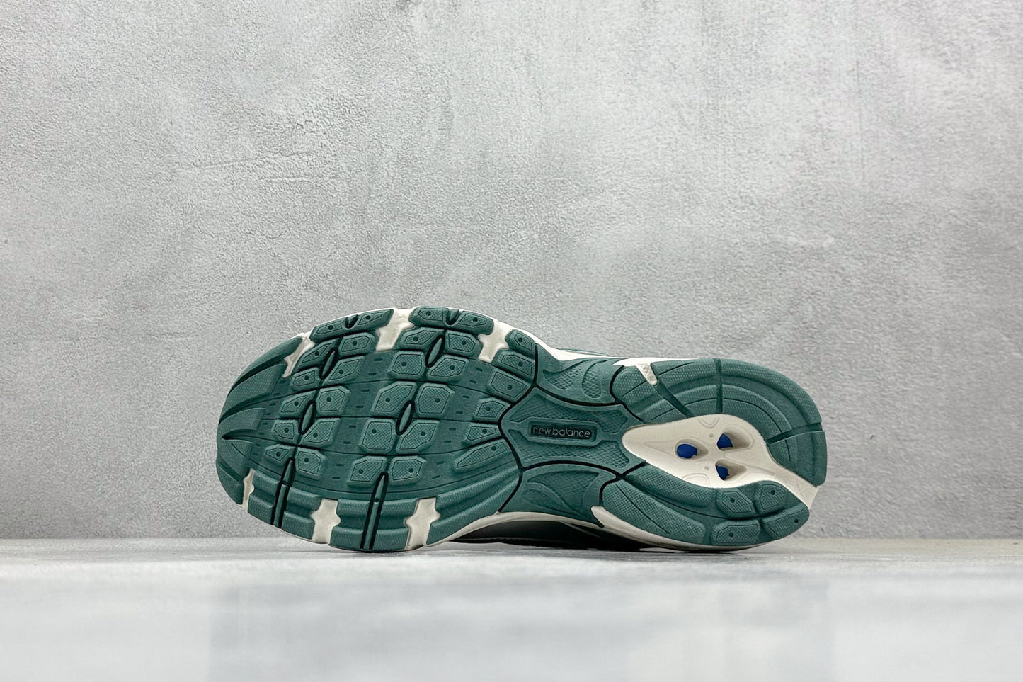 New Balance 740 White Marsh Green