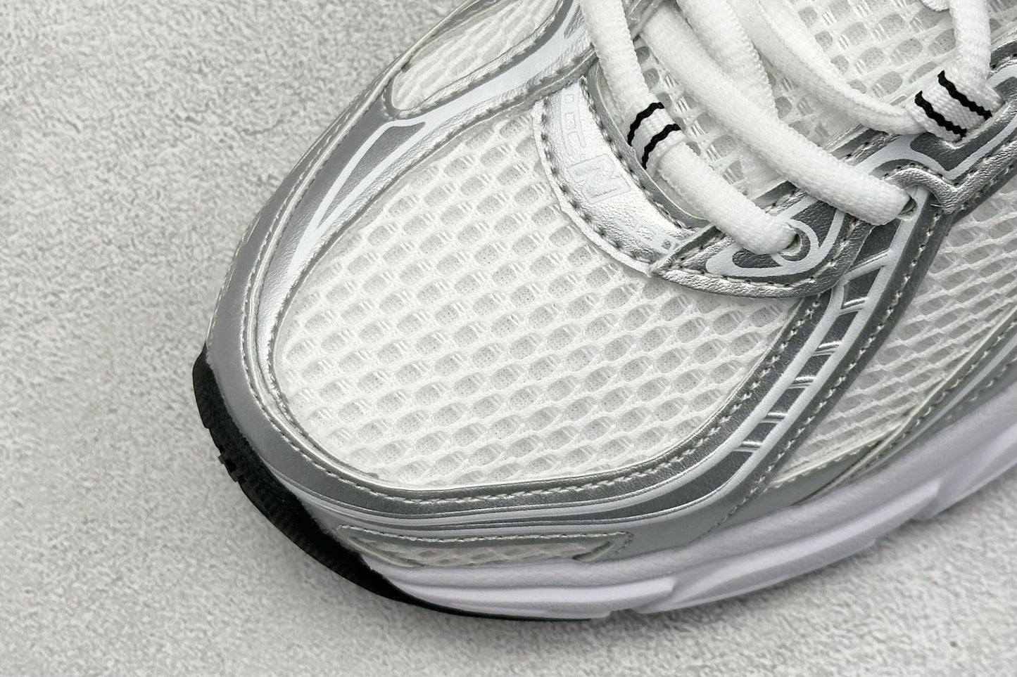 New Balance 740 White & Silver