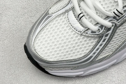 New Balance 740 White & Silver