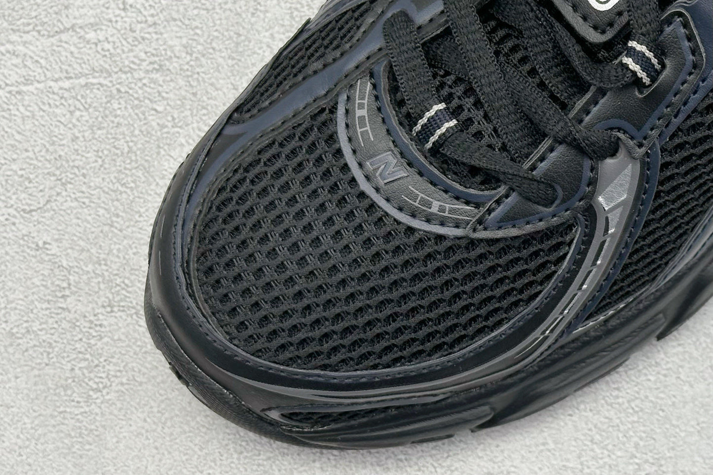 New Balance 740 Black & Silver Metallic