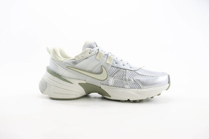Nike V5 RNR Photon Dust Light Silver Summit White