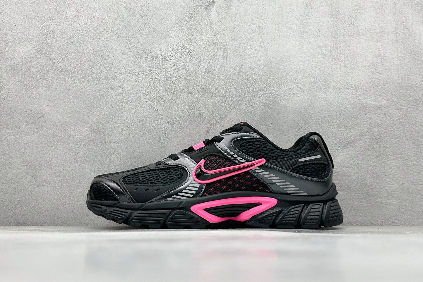 Nike V5 RNR Black Pink