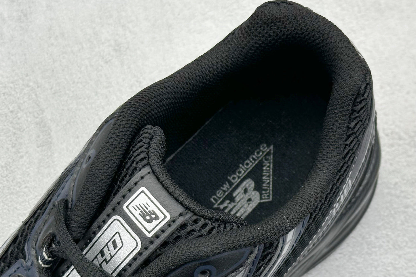 New Balance 740 Black & Silver Metallic