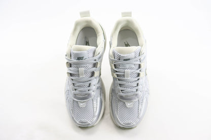 Nike V5 RNR Photon Dust Light Silver Summit White