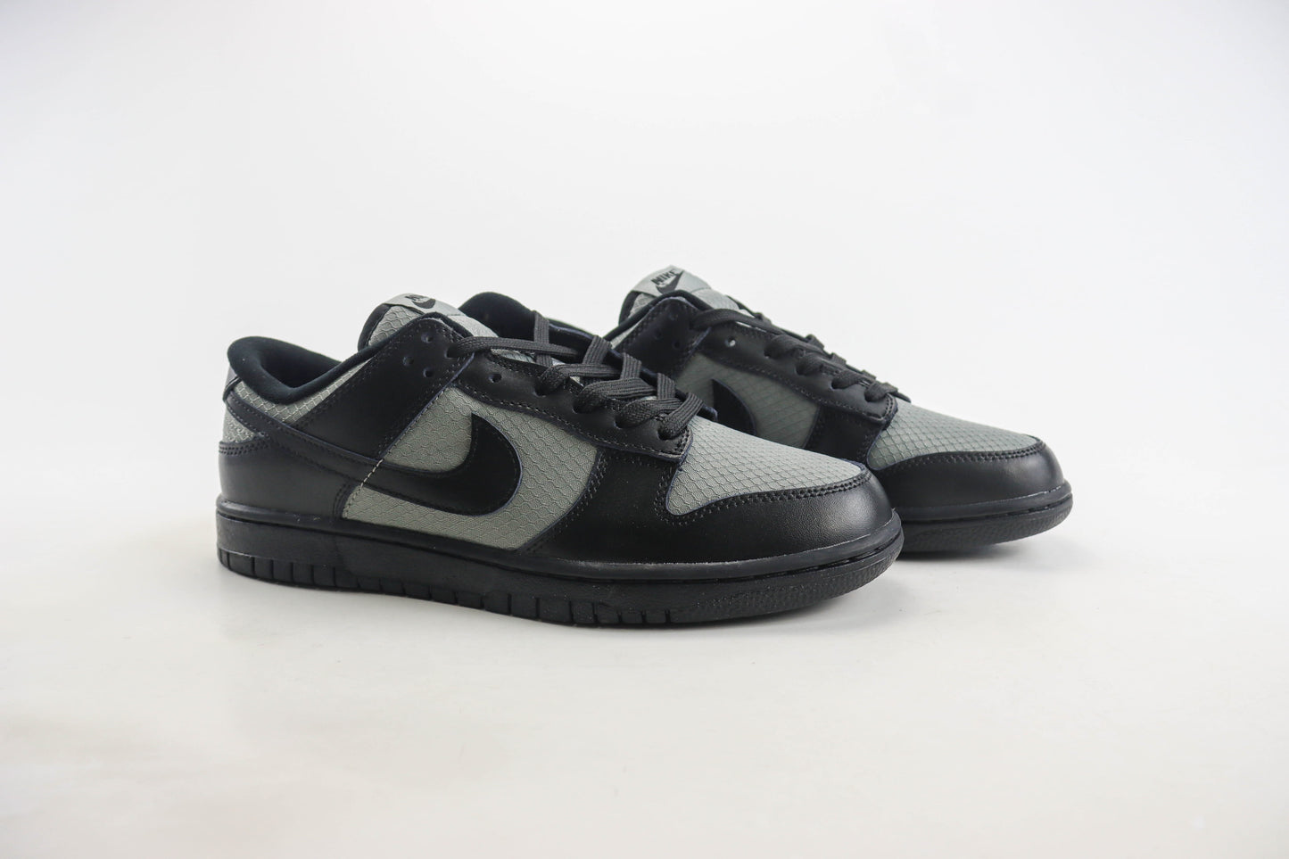 Nike Dunk Low SE Off Noir Smoke Grey