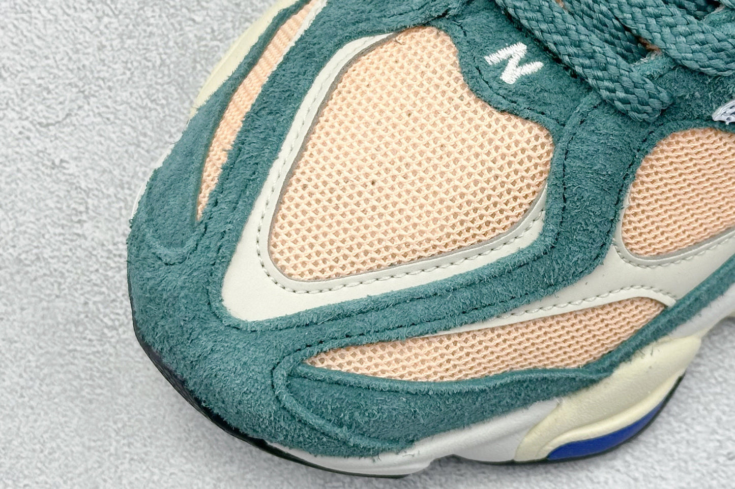 New Balance 9060 New Spruce Peach Blossom