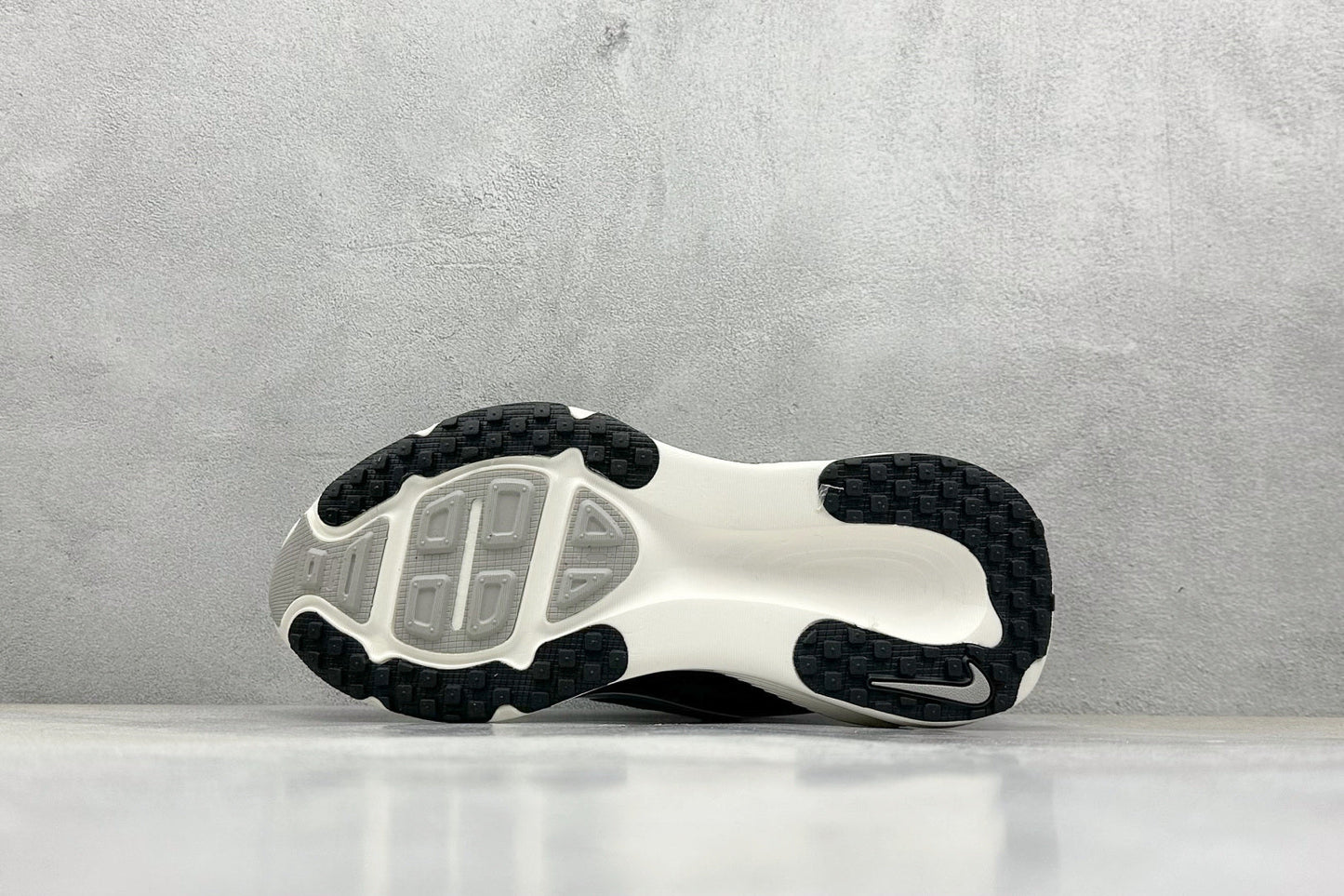 Nike Vomero 18 Black Summit White Coconut Mil