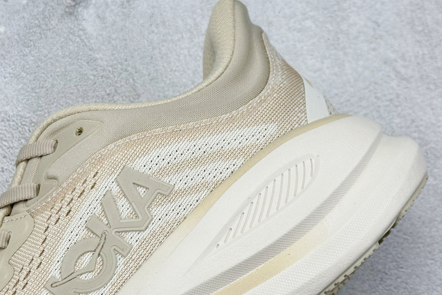 HOKA ONE ONE Bondi 9 Oatmeal Oat Milk