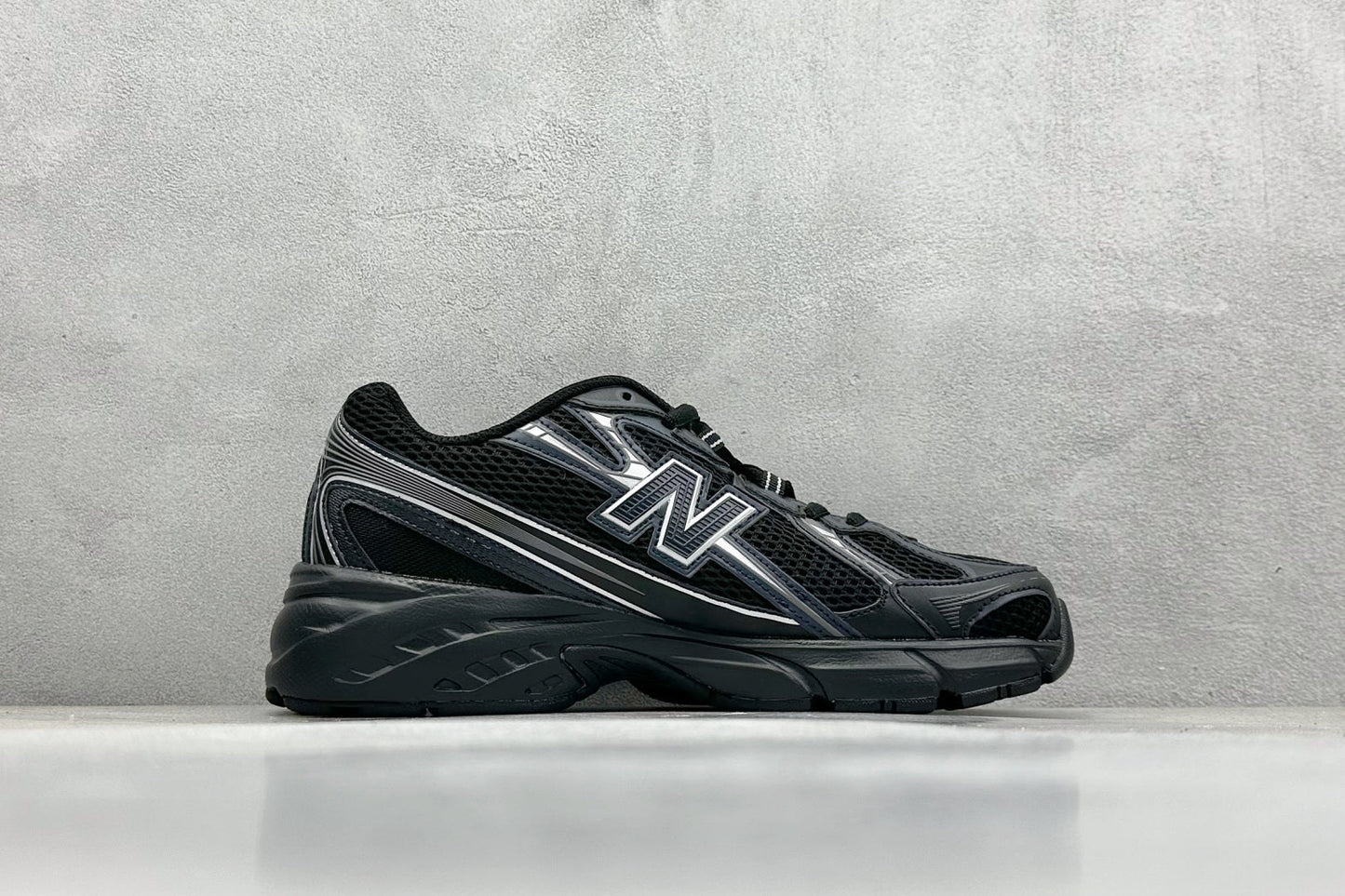 New Balance 740 Black & Silver Metallic