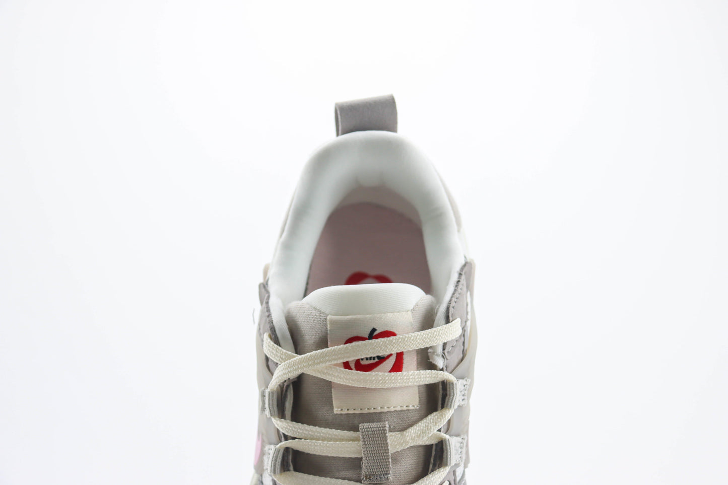 Nike V2K Run Sail Pink Foam Vast Grey