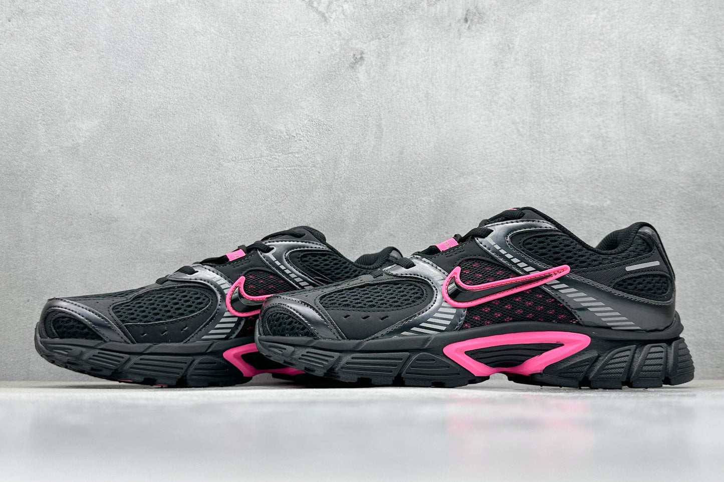 Nike V5 RNR Black Pink