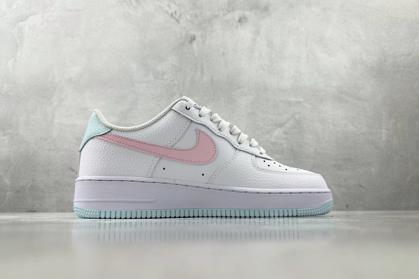 Nike Air Force 1’07 White Foam Pink
