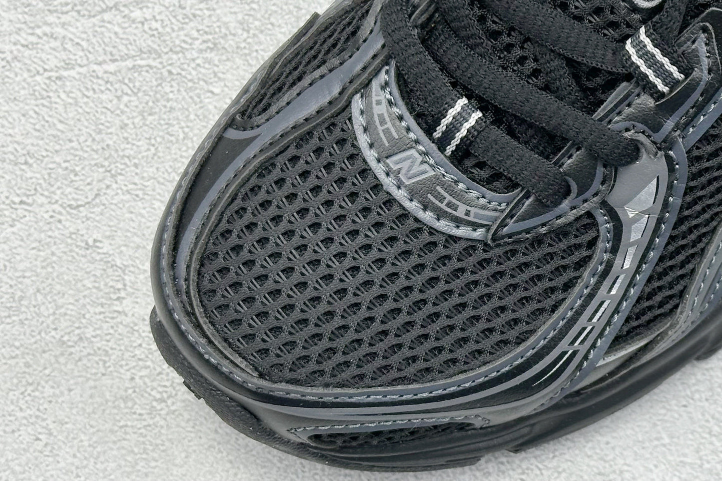New Balance 740 Black Metallic
