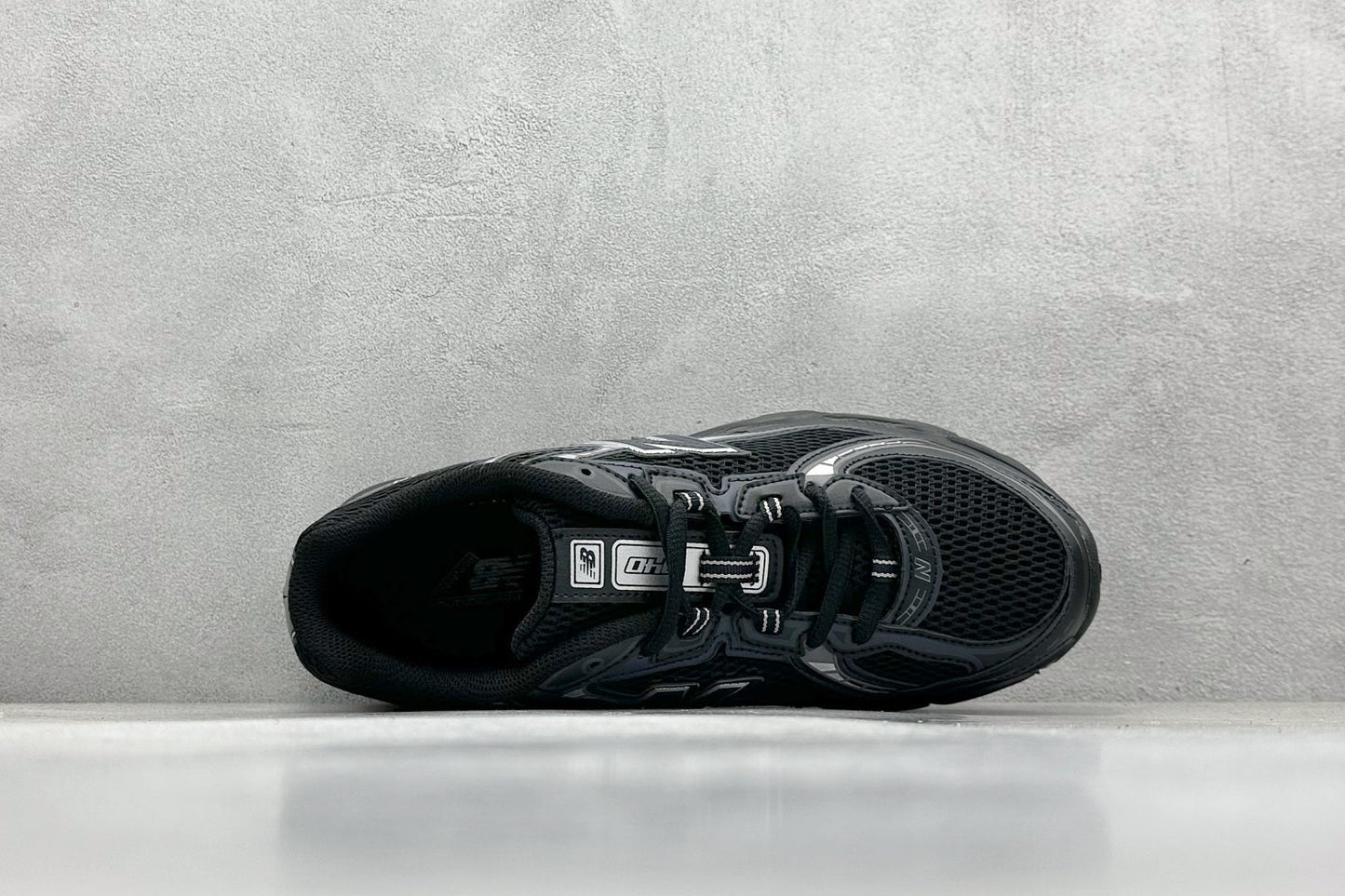 New Balance 740 Black & Silver Metallic