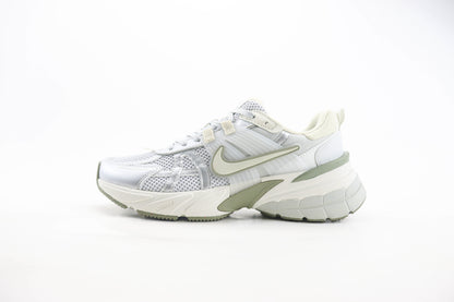 Nike V5 RNR Photon Dust Light Silver Summit White