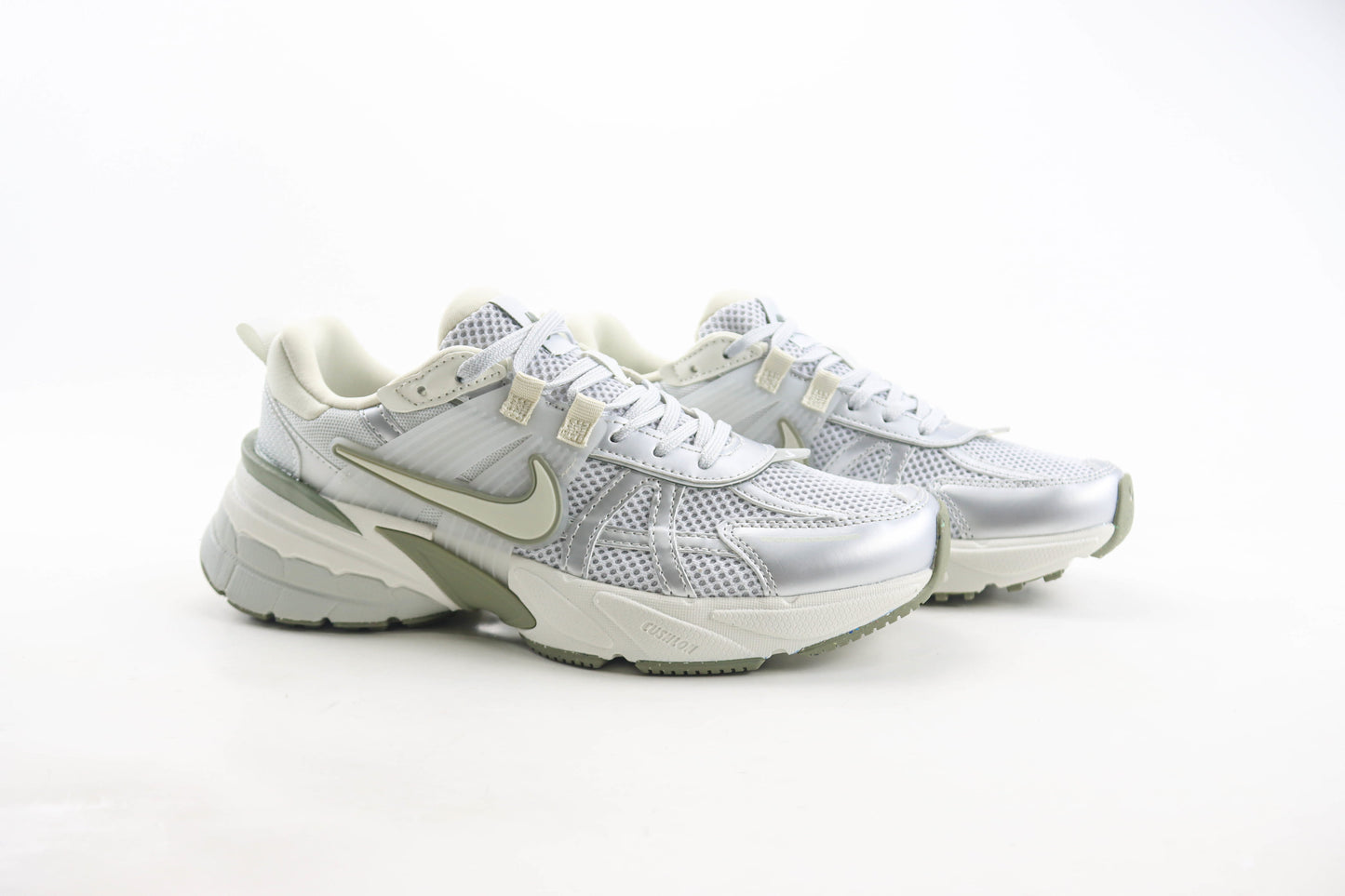Nike V5 RNR Photon Dust Light Silver Summit White