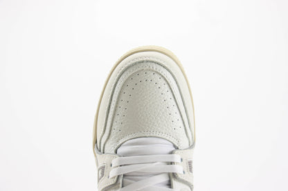 Louis Vuitton Trainer White Signature