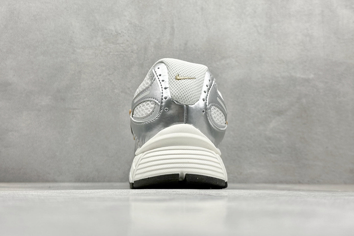 Nike V5 RNR White & Parachute Beige