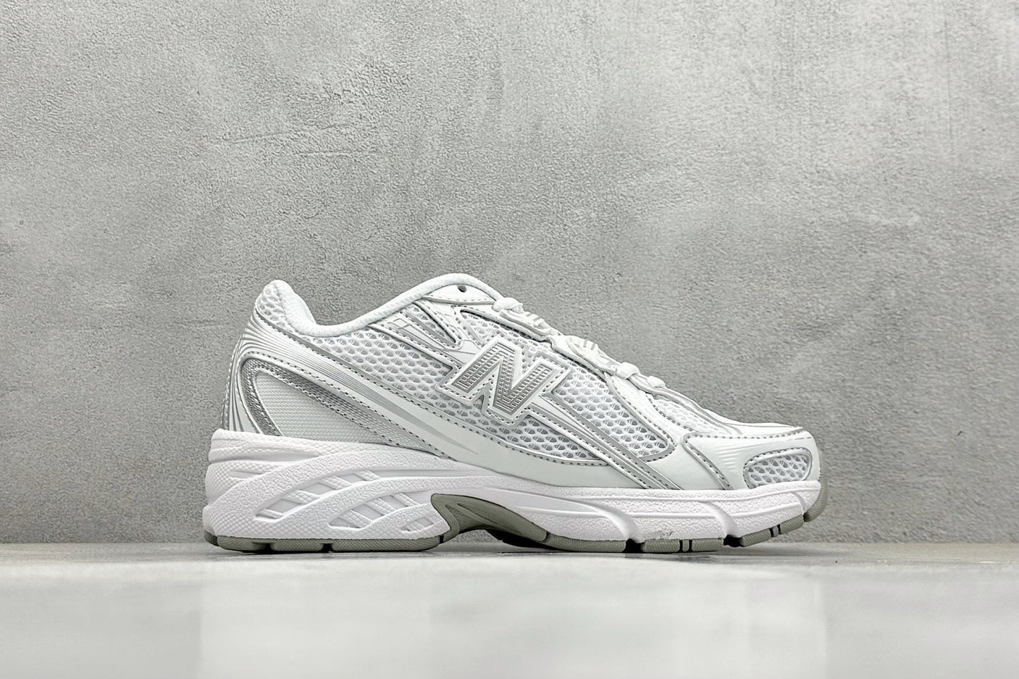 New Balance 740 White & Silver Metallic