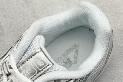 New Balance 740 White & Silver Metallic
