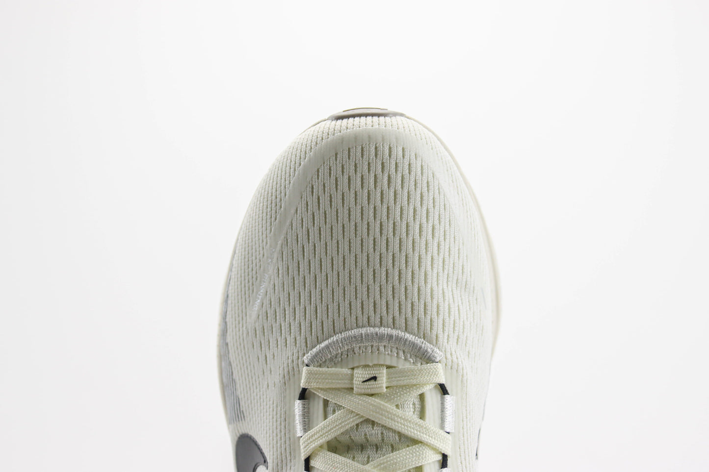 Nike Vomero 18 Coconut Milk