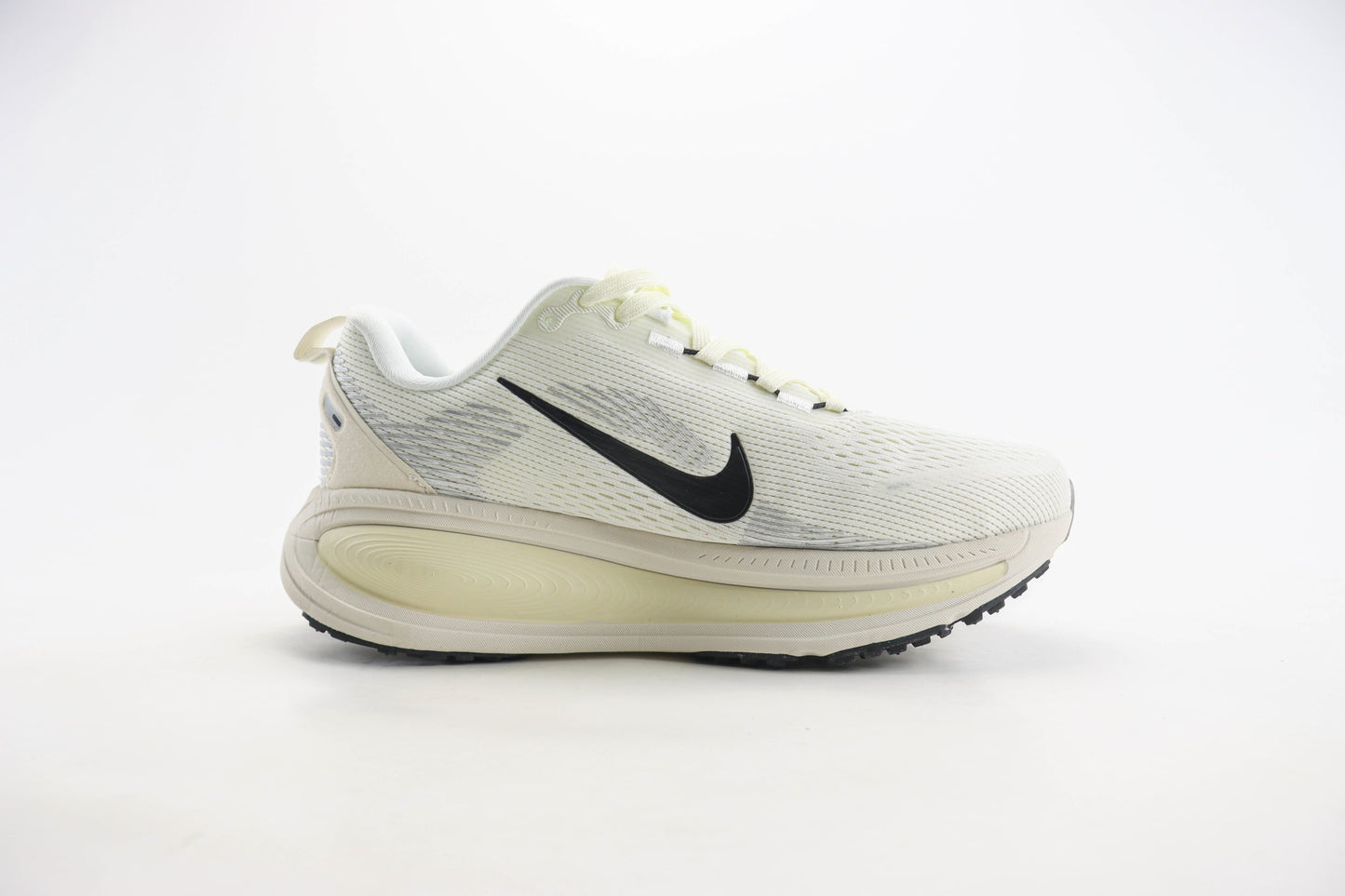 Nike Vomero 18 Coconut Milk