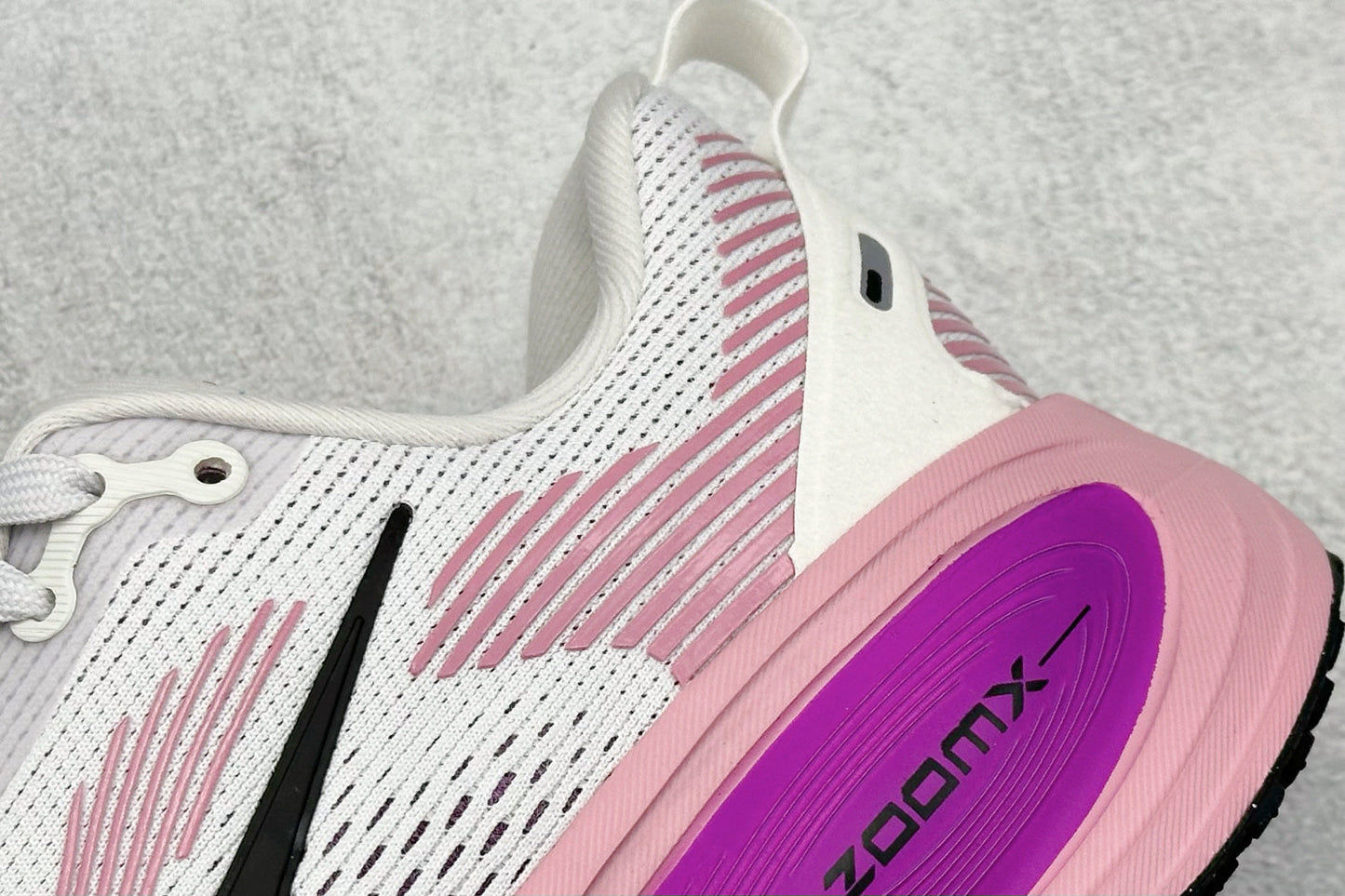 Nike Vomero 18 Summit White Elemental Pink Black