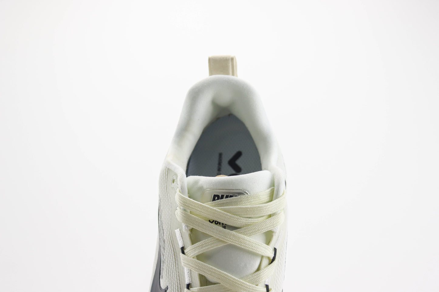 Nike Vomero 18 Coconut Milk