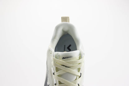 Nike Vomero 18 Coconut Milk