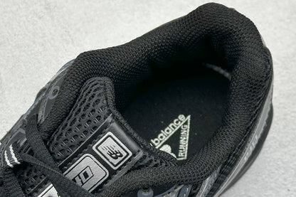 New Balance 740 Black Metallic