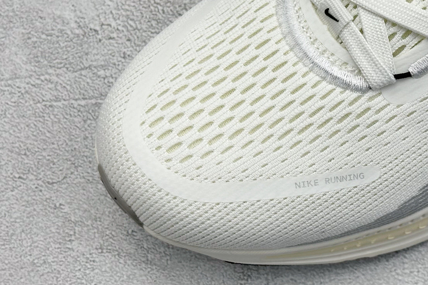 Nike Vomero 18 White & Electric Green
