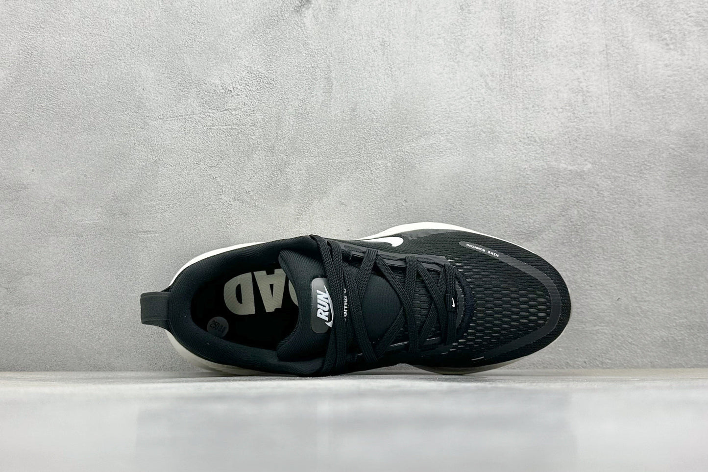 Nike Vomero 18 Black Summit White Coconut Mil