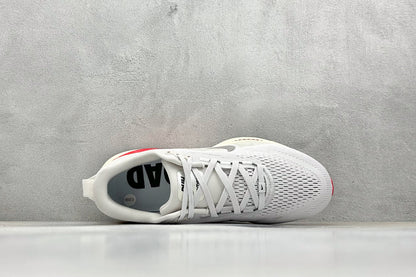 Nike Vomero 18 Platinum Tint Metallic Pewter Siren Red