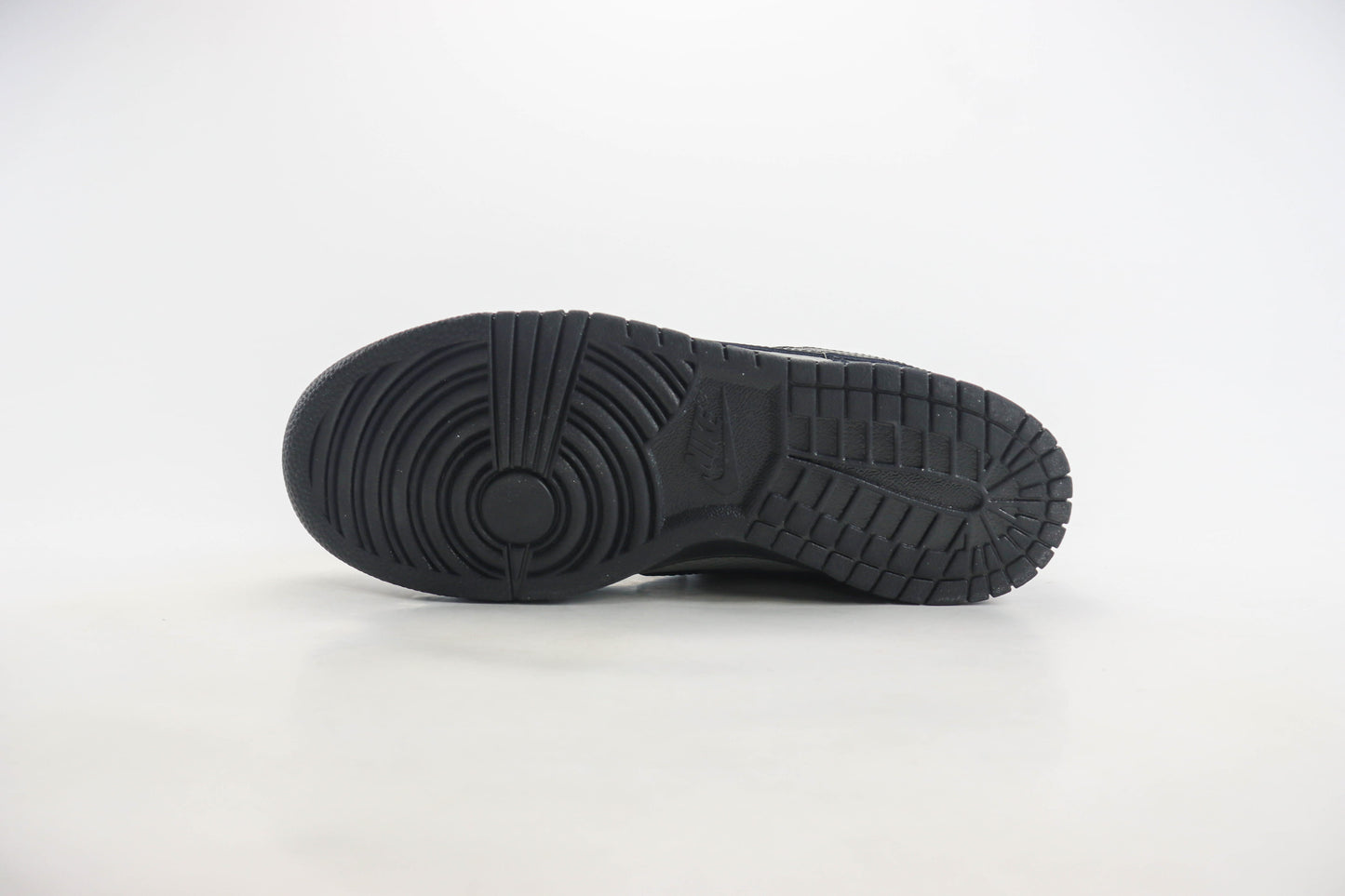 Nike Dunk Low SE Off Noir Smoke Grey