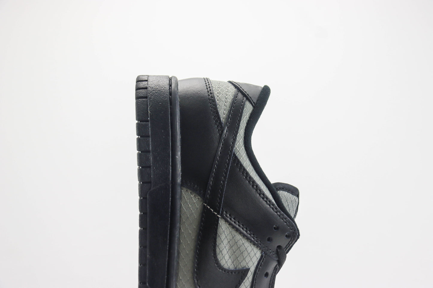 Nike Dunk Low SE Off Noir Smoke Grey